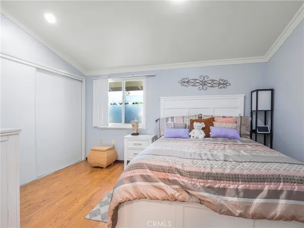 $379,999 | 26835 Avenue Of The Oaks, Unit B, Santa Clarita, CA 91350