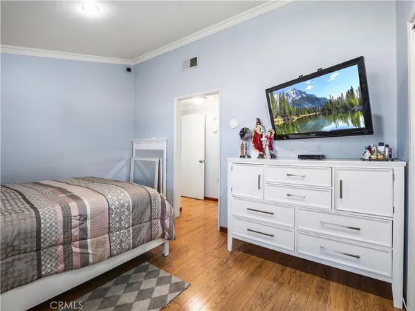 $379,999 | 26835 Avenue Of The Oaks, Unit B, Santa Clarita, CA 91350