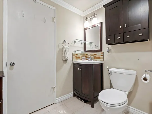 $379,999 | 26835 Avenue Of The Oaks, Unit B, Santa Clarita, CA 91350