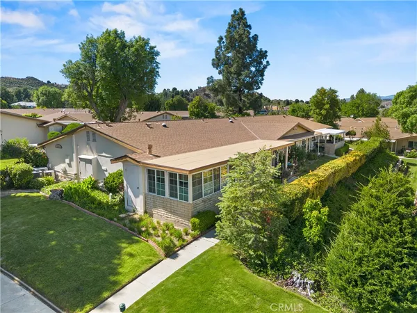 $379,999 | 26835 Avenue Of The Oaks, Unit B, Santa Clarita, CA 91350