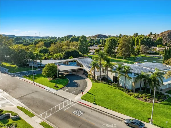 $379,999 | 26835 Avenue Of The Oaks, Unit B, Santa Clarita, CA 91350