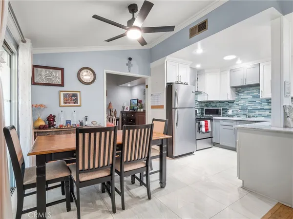 $379,999 | 26835 Avenue Of The Oaks, Unit B, Santa Clarita, CA 91350