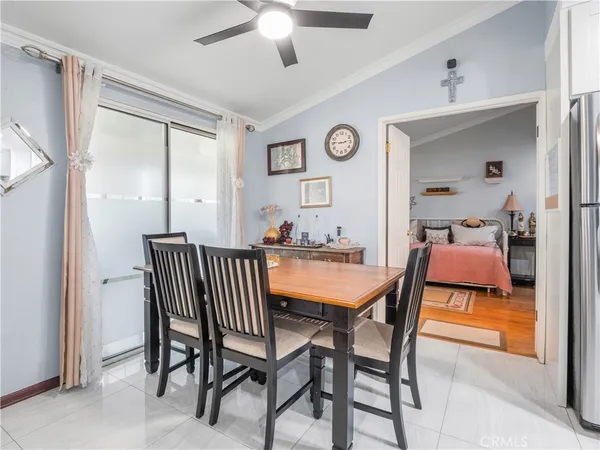 $379,999 | 26835 Avenue Of The Oaks, Unit B, Santa Clarita, CA 91350