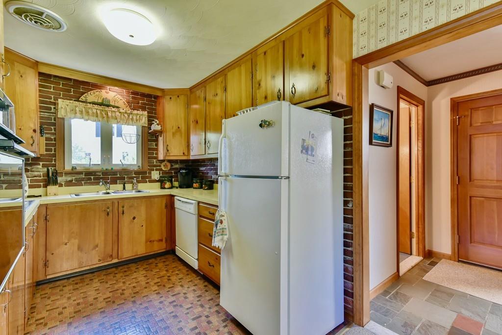 33 Adams Road Sturbridge, MA 01566 - Photo 19 of 29