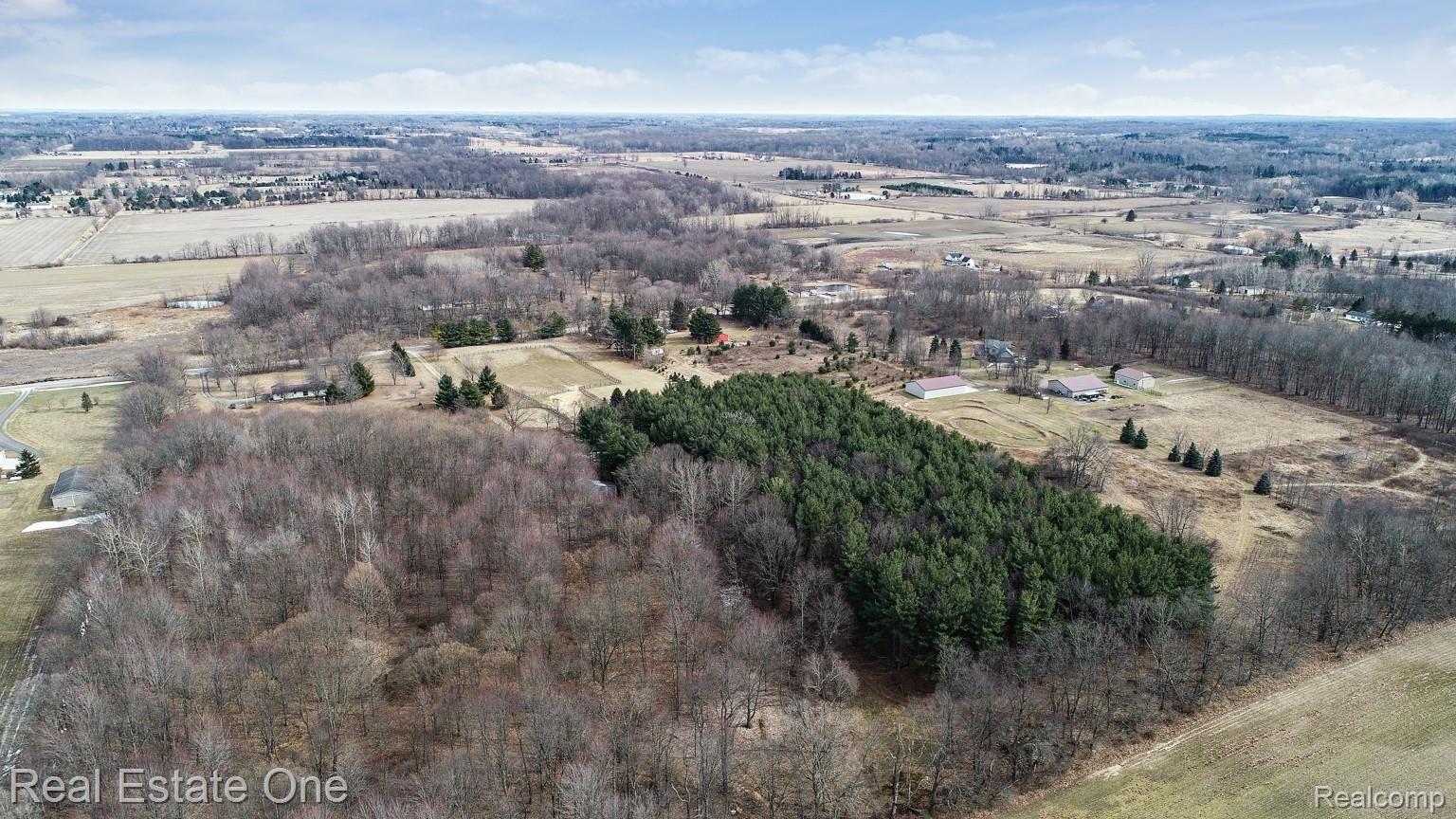 1168 South 5 Lakes Road Lapeer, MI 48446 - Photo 34 of 39 DJI_0029.jpg