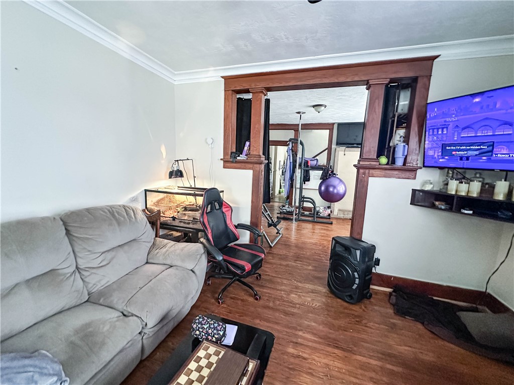 413 Parsells Avenue Rochester, NY 14609 - Photo 4 of 20