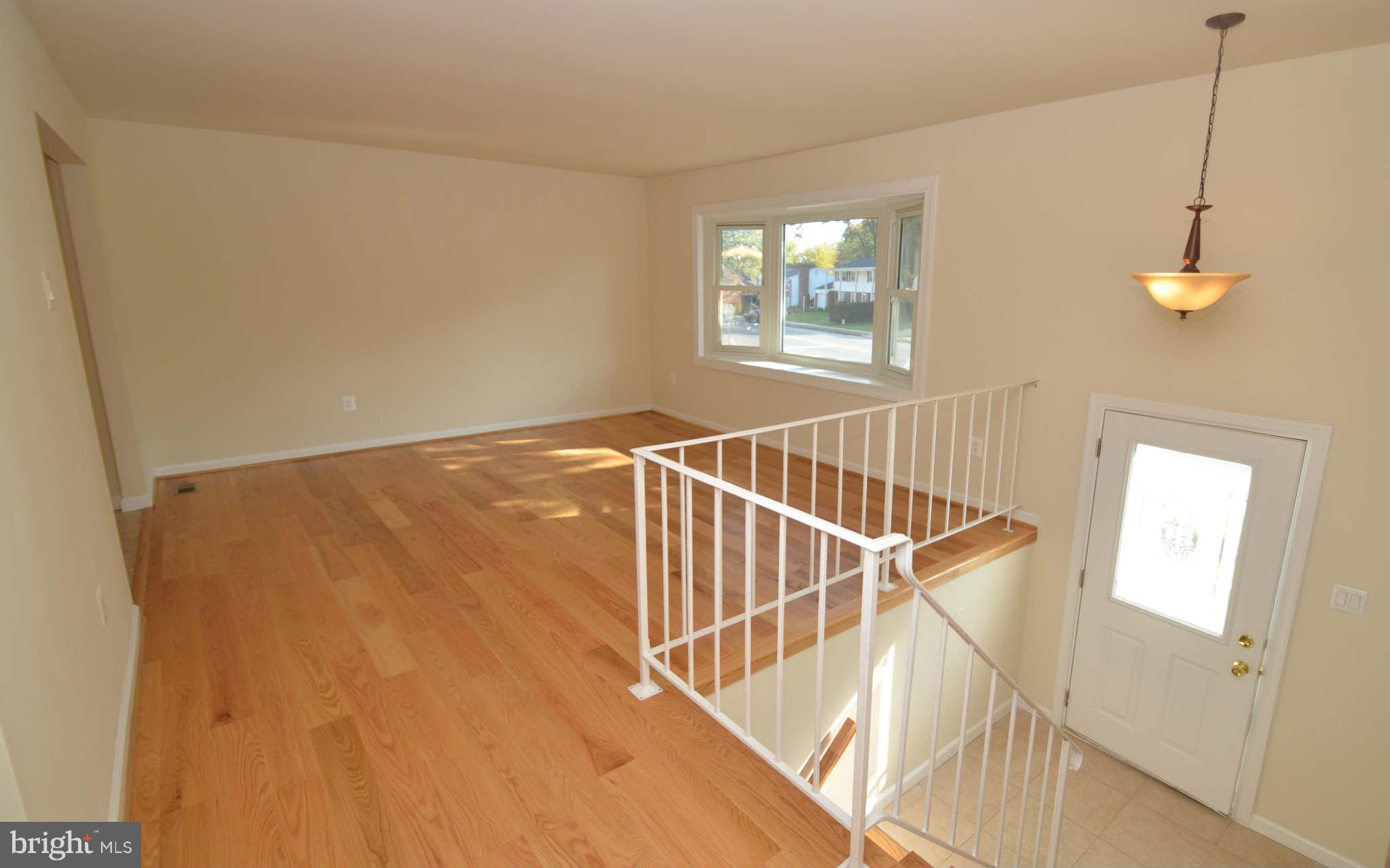 13201 Delaney Road Woodbridge, VA 22193 - Photo 19 of 26 Living Room