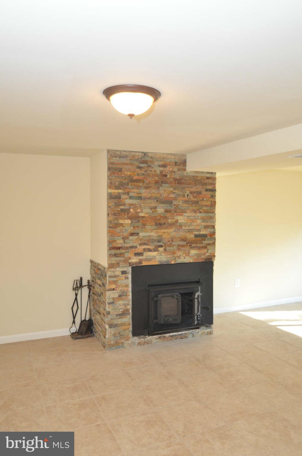 13201 Delaney Road Woodbridge, VA 22193 - Photo 23 of 26 Family Room