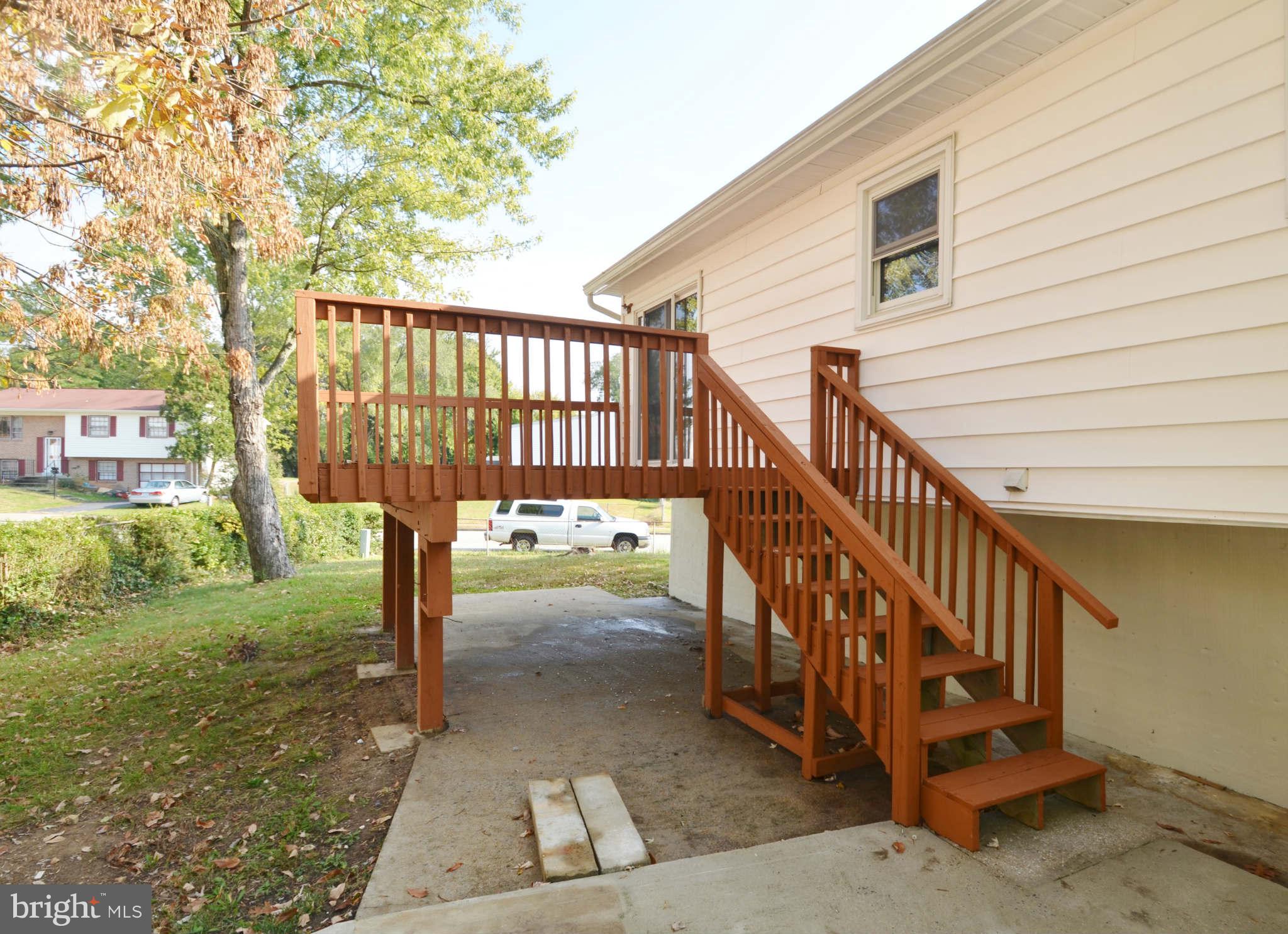 13201 Delaney Road Woodbridge, VA 22193 - Photo 7 of 26 Exterior (Rear)