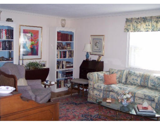 16 Sevilla Road Andover, MA 01810 - Photo 4 of 9
