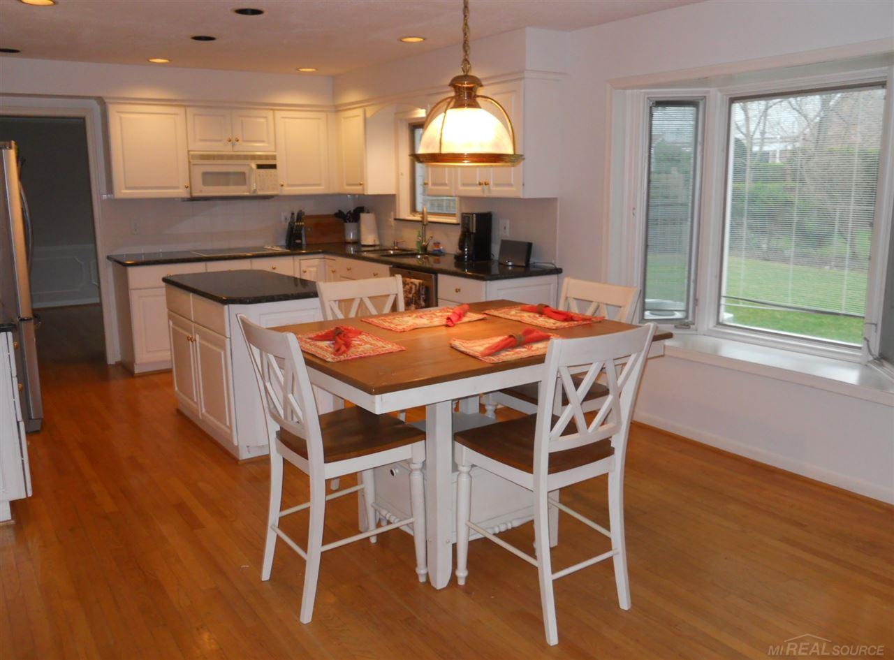 723 Canterbury Road Grosse Pointe Woods, MI 48236 - Photo 7 of 30