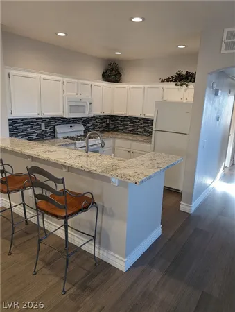 $1,695 | 1830 North Buffalo Drive, Unit 2015, Las Vegas, NV 89128