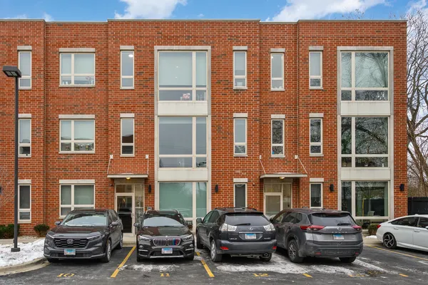 $2,500 | 4119 North Narragansett Avenue, Unit 101, Chicago, IL 60634