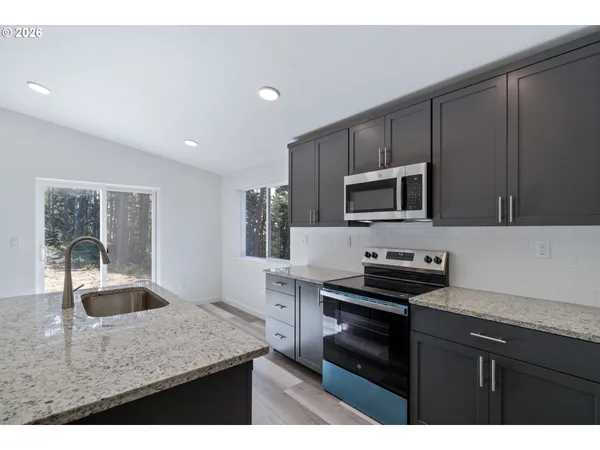 $599,000 | 201 Highland Drive West, Tillamook, OR 97141