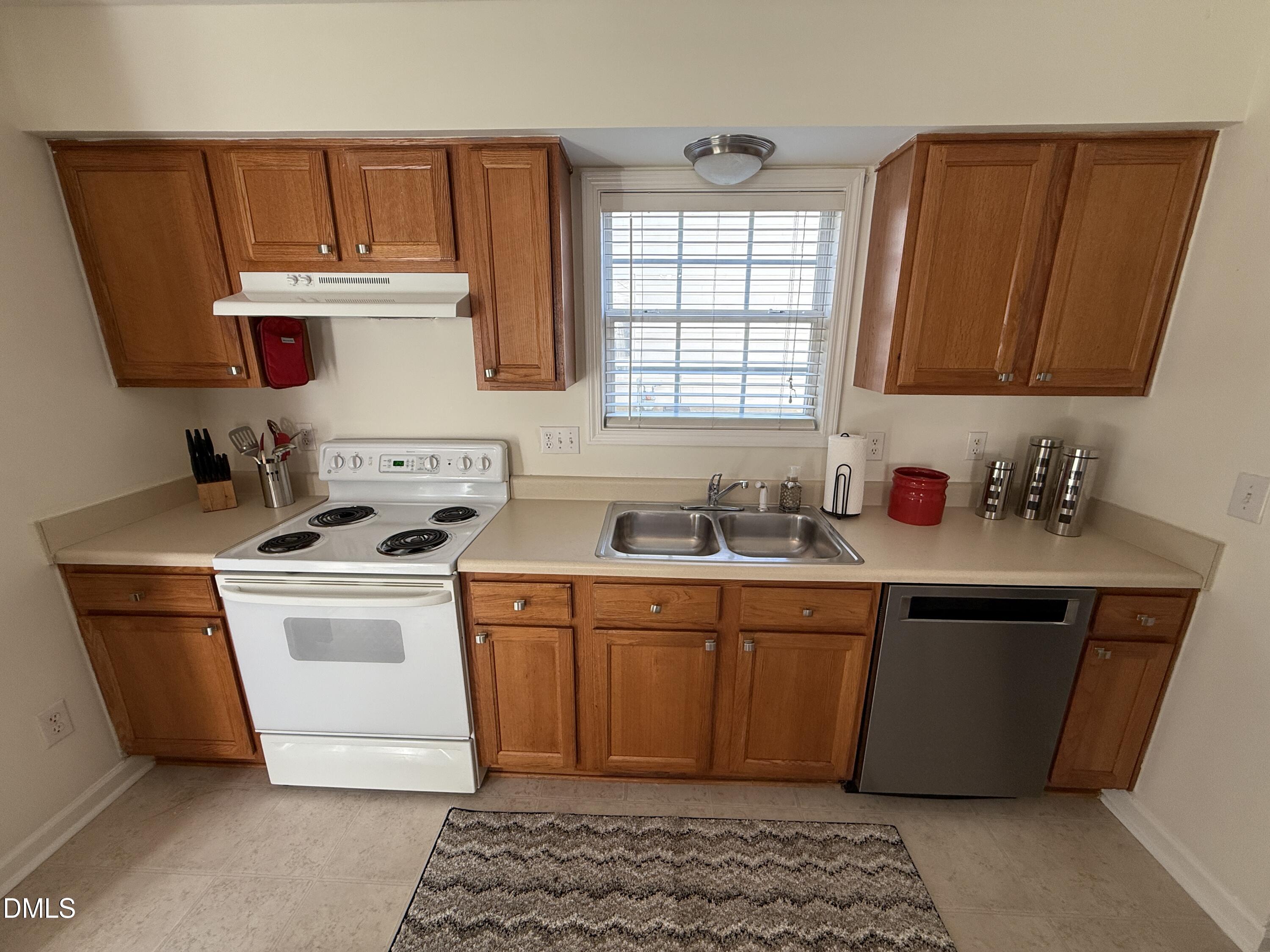 261 Inkster Cove Raleigh, NC 27603 - Photo 11 of 29 Kitchen
