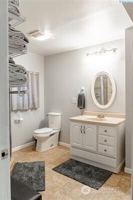 304 East 2nd Street Prescott, WA 99348 - Photo 13 of 24 a bathroom with a sink toilet and mirror