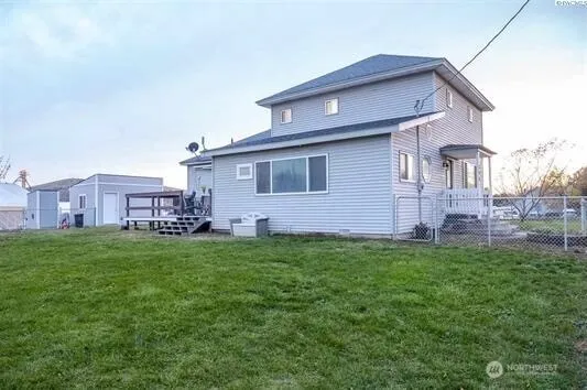 $300,000 | 304 East 2nd Street, Prescott, WA 99348