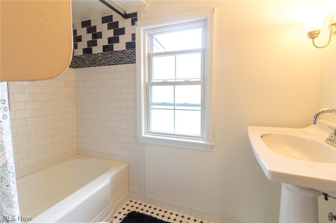 1366 Croyden Road Lyndhurst, OH 44124 - Photo 28 of 34 Gallery Image 28