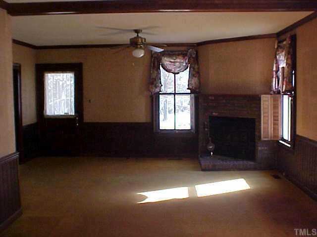 980 Rock Mill Road Henderson, NC 27537 - Photo 4 of 6 Large family room w/fireplace