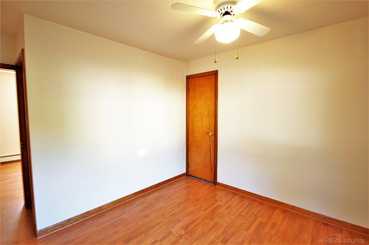 11443 Masters Road Memphis, MI 48041 - Photo 12 of 22 31391315-11.JPG