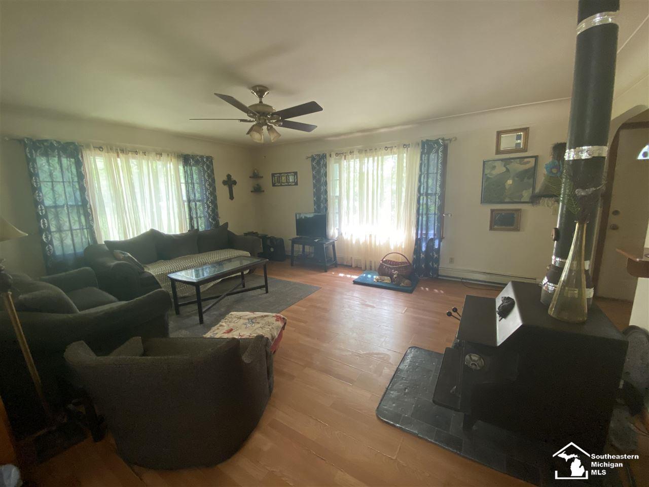 8233 Summerfield Road Petersburg, MI 49270 - Photo 6 of 15 50038287-5.JPG