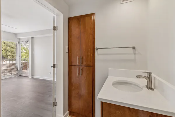 $189,500 | 2195 Poplar Avenue, Unit 405, Memphis, TN 38104