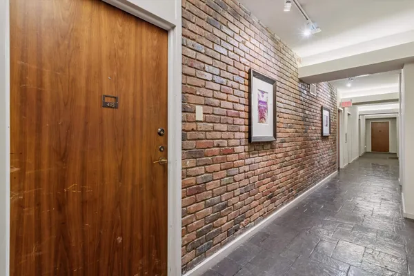 $189,500 | 2195 Poplar Avenue, Unit 405, Memphis, TN 38104