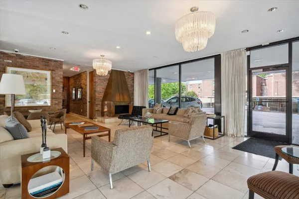 $189,500 | 2195 Poplar Avenue, Unit 405, Memphis, TN 38104