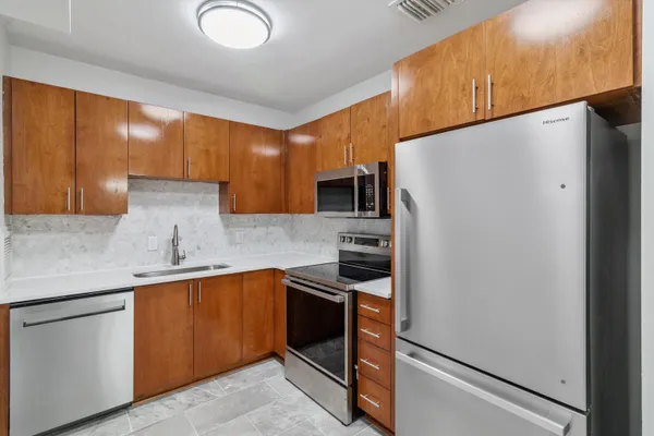 $189,500 | 2195 Poplar Avenue, Unit 405, Memphis, TN 38104
