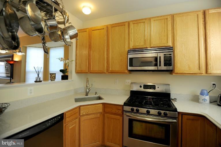 5800 Summers Grove Road Alexandria, VA 22304 - Photo 1 of 24 Kitchen