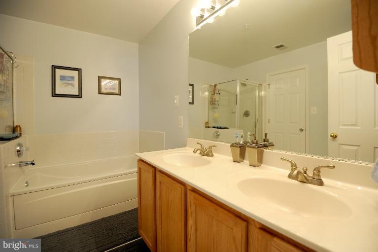 5800 Summers Grove Road Alexandria, VA 22304 - Photo 3 of 24 Bath