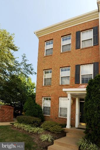 5800 Summers Grove Road Alexandria, VA 22304 - Photo 9 of 24 Exterior (Front)