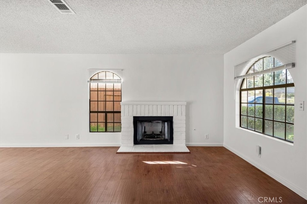 832 Chelsea Court Simi Valley, CA 93065 - Photo 6 of 28