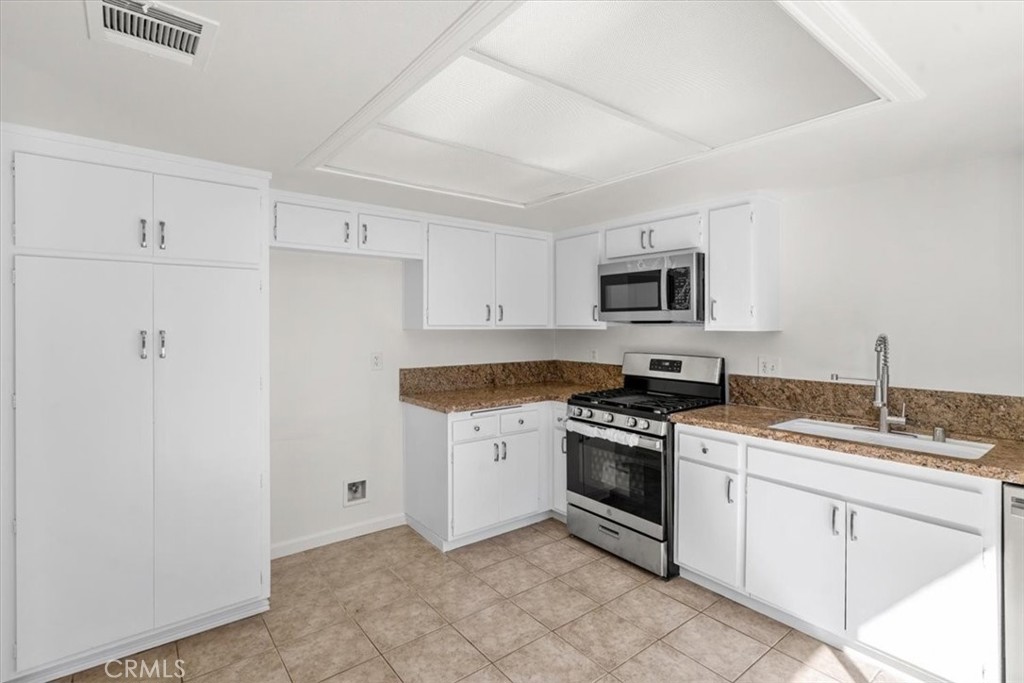 832 Chelsea Court Simi Valley, CA 93065 - Photo 9 of 28