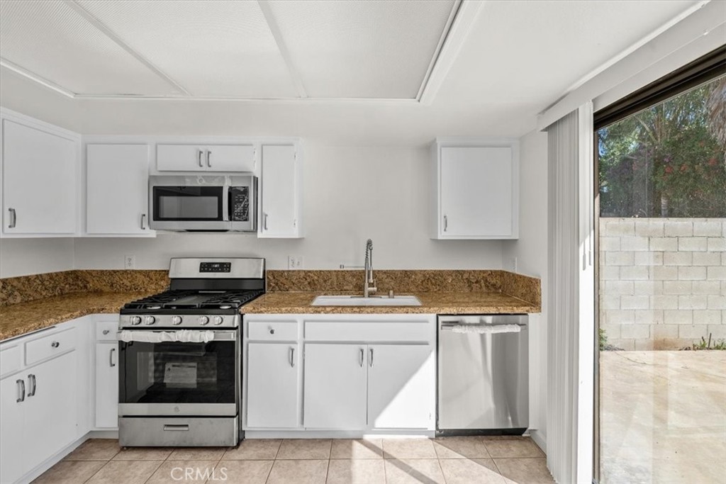 832 Chelsea Court Simi Valley, CA 93065 - Photo 10 of 28