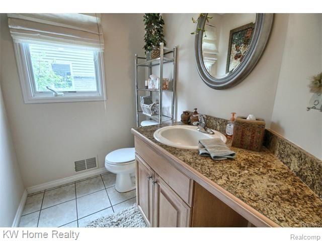 3097 Grove Street Keego Harbor, MI 48320 - Photo 11 of 21