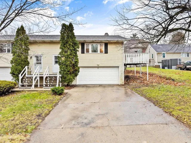 $275,000 | 99 Orchard Lane, Mount Horeb, WI 53572