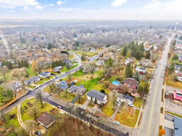 $275,000 | 99 Orchard Lane, Mount Horeb, WI 53572