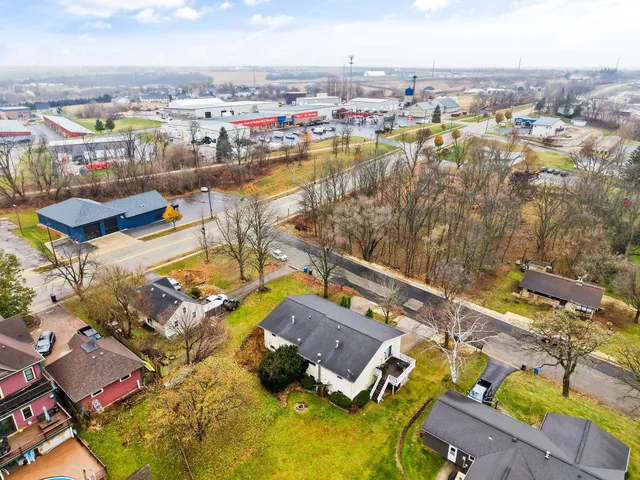 $275,000 | 99 Orchard Lane, Mount Horeb, WI 53572