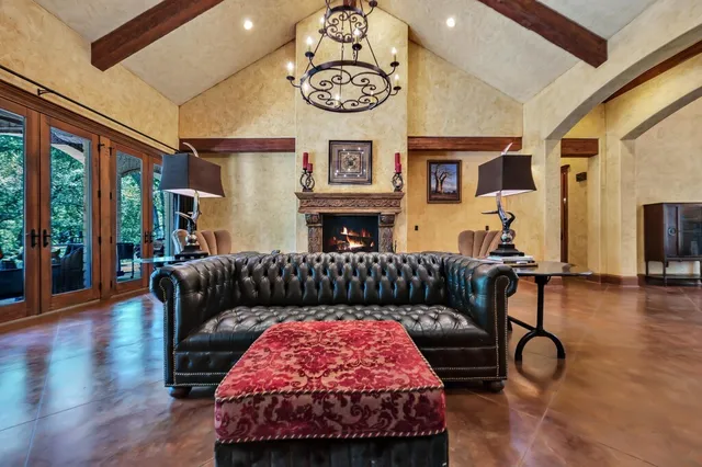 $2,500,000 | 565 Lost Hunters Canyon, China Spring, TX 76633