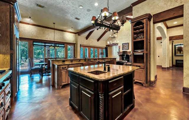 $2,500,000 | 565 Lost Hunters Canyon, China Spring, TX 76633