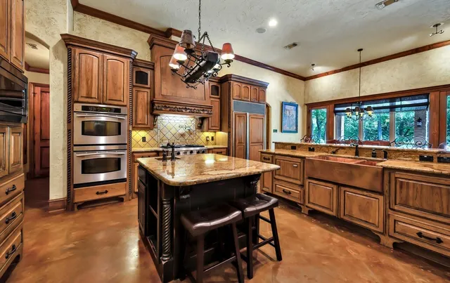 $2,500,000 | 565 Lost Hunters Canyon, China Spring, TX 76633