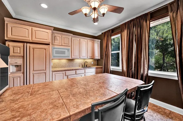 $2,500,000 | 565 Lost Hunters Canyon, China Spring, TX 76633