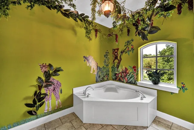 $2,500,000 | 565 Lost Hunters Canyon, China Spring, TX 76633