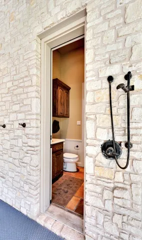 $2,500,000 | 565 Lost Hunters Canyon, China Spring, TX 76633