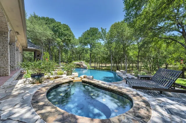 $2,500,000 | 565 Lost Hunters Canyon, China Spring, TX 76633