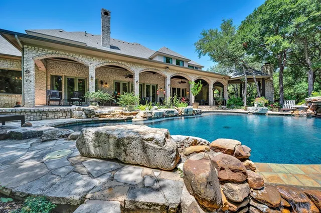$2,500,000 | 565 Lost Hunters Canyon, China Spring, TX 76633