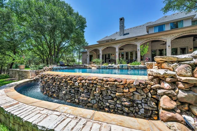 $2,500,000 | 565 Lost Hunters Canyon, China Spring, TX 76633