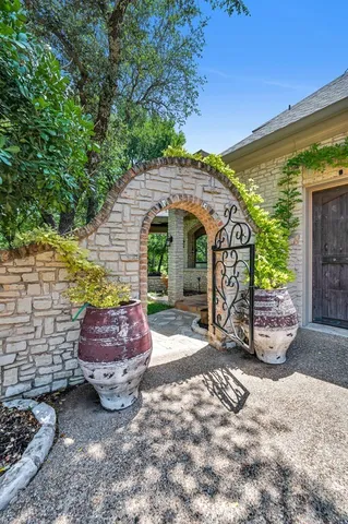 $2,500,000 | 565 Lost Hunters Canyon, China Spring, TX 76633