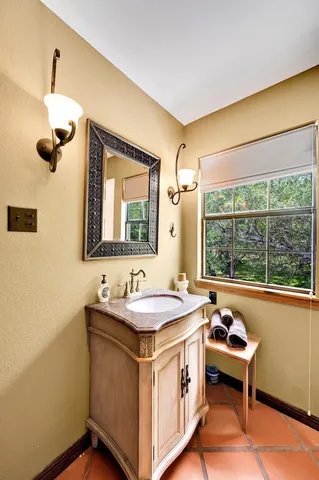 $2,500,000 | 565 Lost Hunters Canyon, China Spring, TX 76633